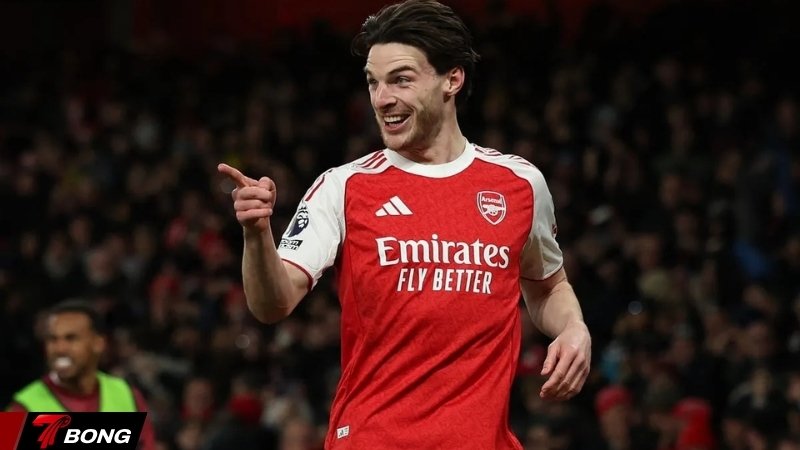 Declan Rice trở lại đúng lúc để gánh vác vai trò trụ cột trong sơ đồ 4-4-2